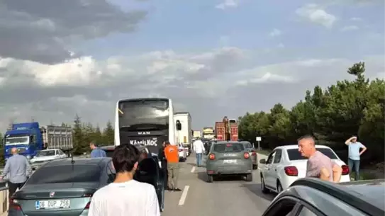 Fayans Yüklü Tır Devrildi, Sürücü Yaralandı
