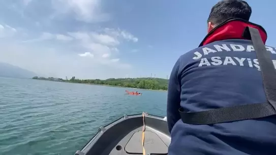 Sapanca Gölü'nde Pedallı Kano Alabora Oldu