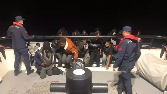Dikili Açıklarında 28 Düzensiz Göçmen Yakalandı