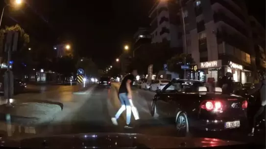 İzmir'de Trafik Tartışmasında Bıçaklı Saldırı