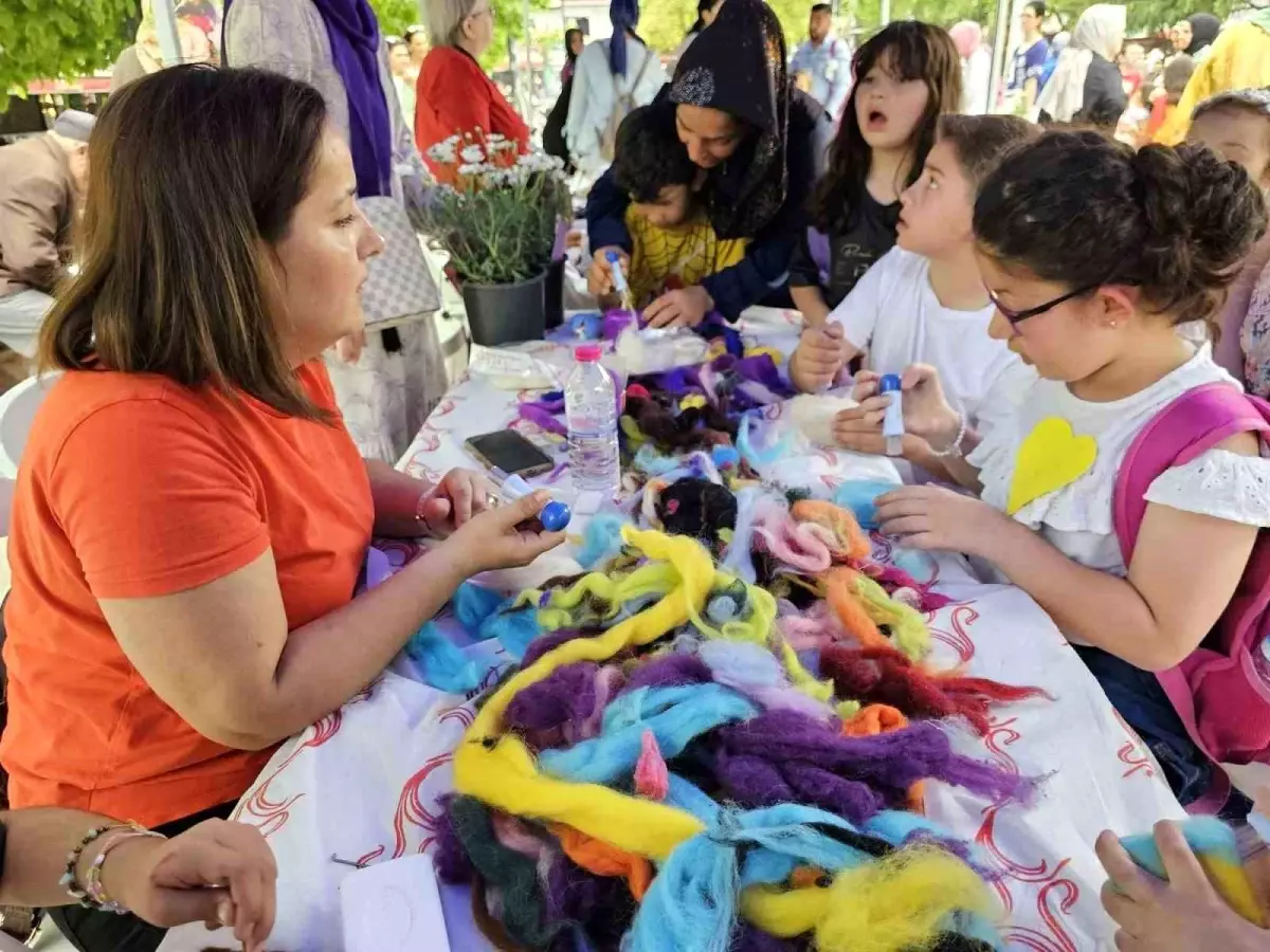 Gölcük'te Anne Çocuk Atölyesi ile Anneler Günü Kutlandı