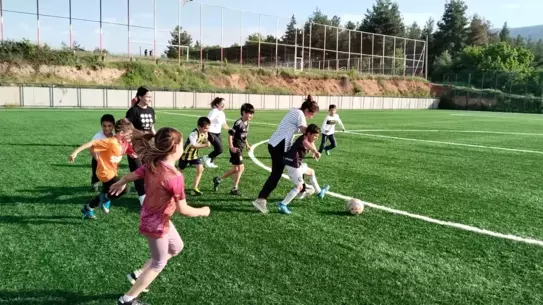 Denizli'de Anneler Günü'nde Futbol Coşkusu