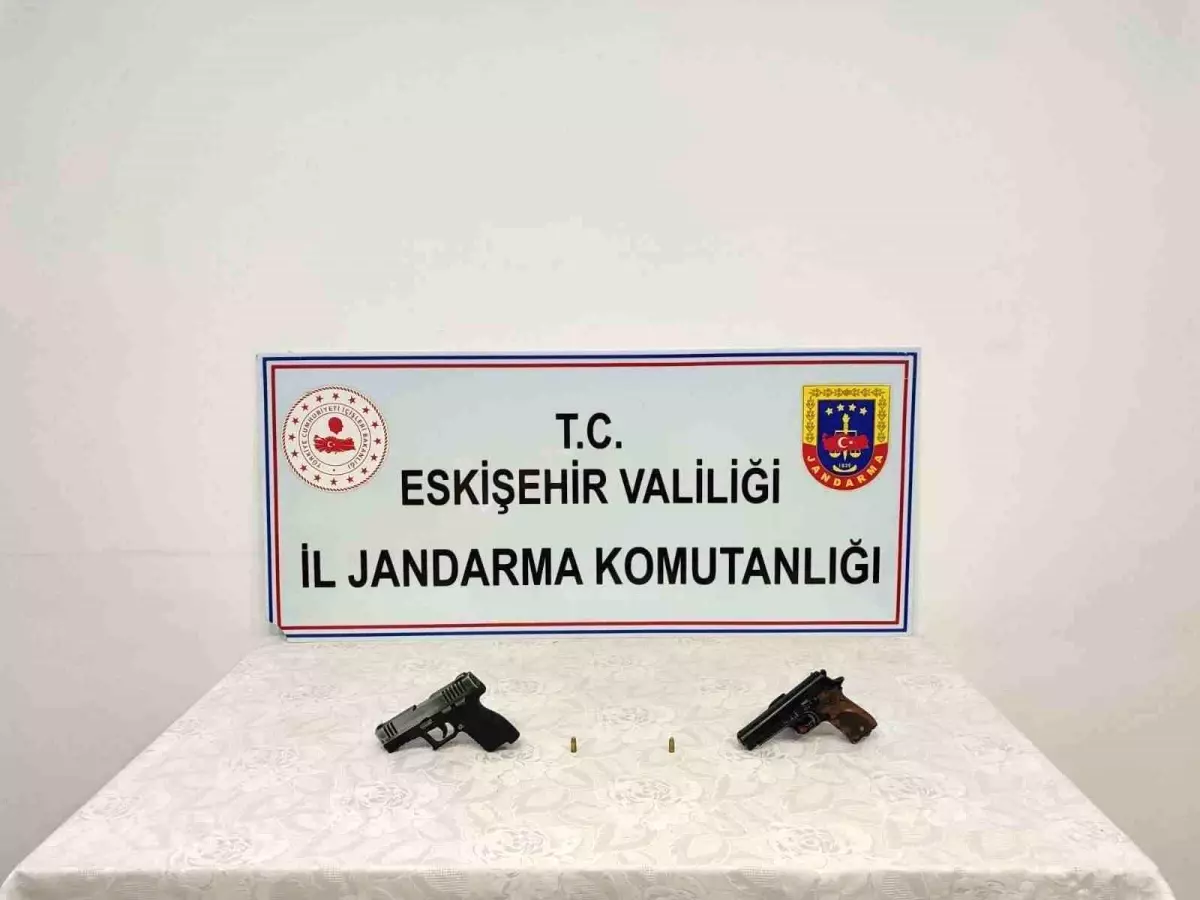 Eskişehir'de Ruhsatsız Tabanca Ticareti Suçuna Tutuklama