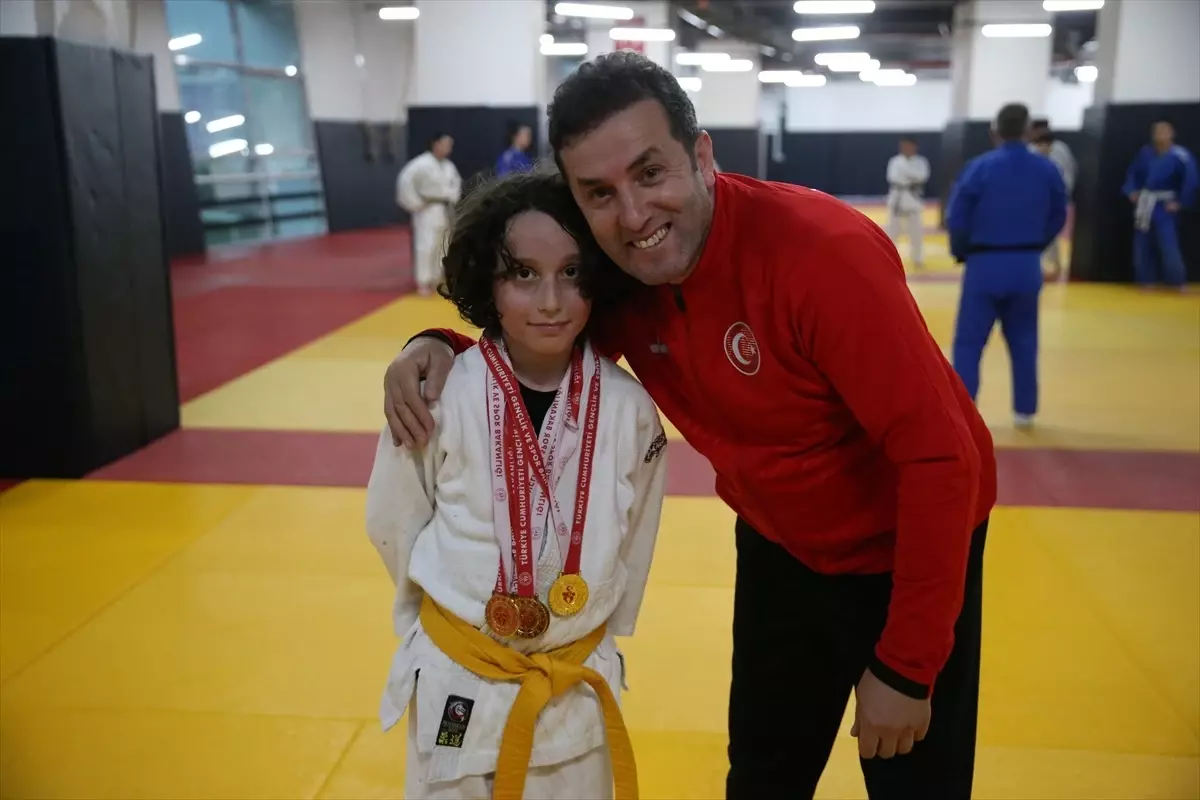 Kerem Gündoğdu Balkan Şampiyonası'nda Altın Madalya Peşinde