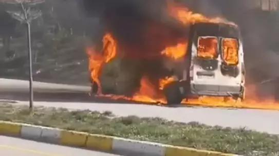 Sivas'ta Servis Minibüsünde Yangın