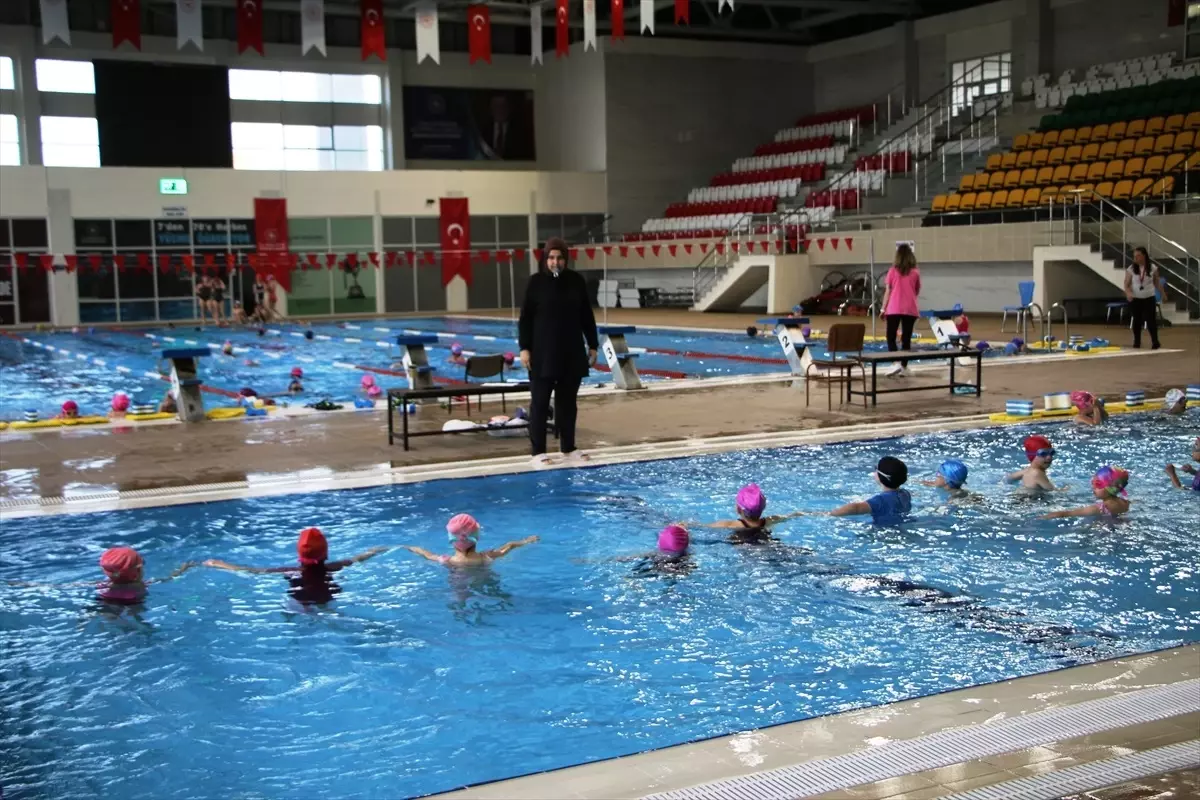 Yüzme Bilmeyen Kalmasın Projesi Kütahya'da Başarıyla Devam Ediyor