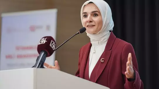 Aile ve Sosyal Hizmetler Bakanı Göktaş, Ebeveynlik Zirvesi'nde konuştu Açıklaması