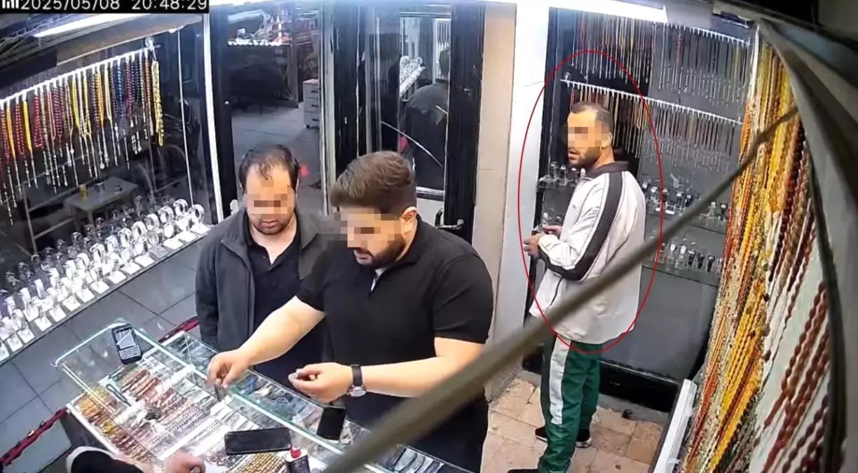 Elazığ'da Hırsızlık Kamerada