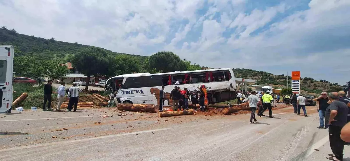 Çanakkale'de Feci Kaza: 6 Ölü, Çok Sayıda Yaralı