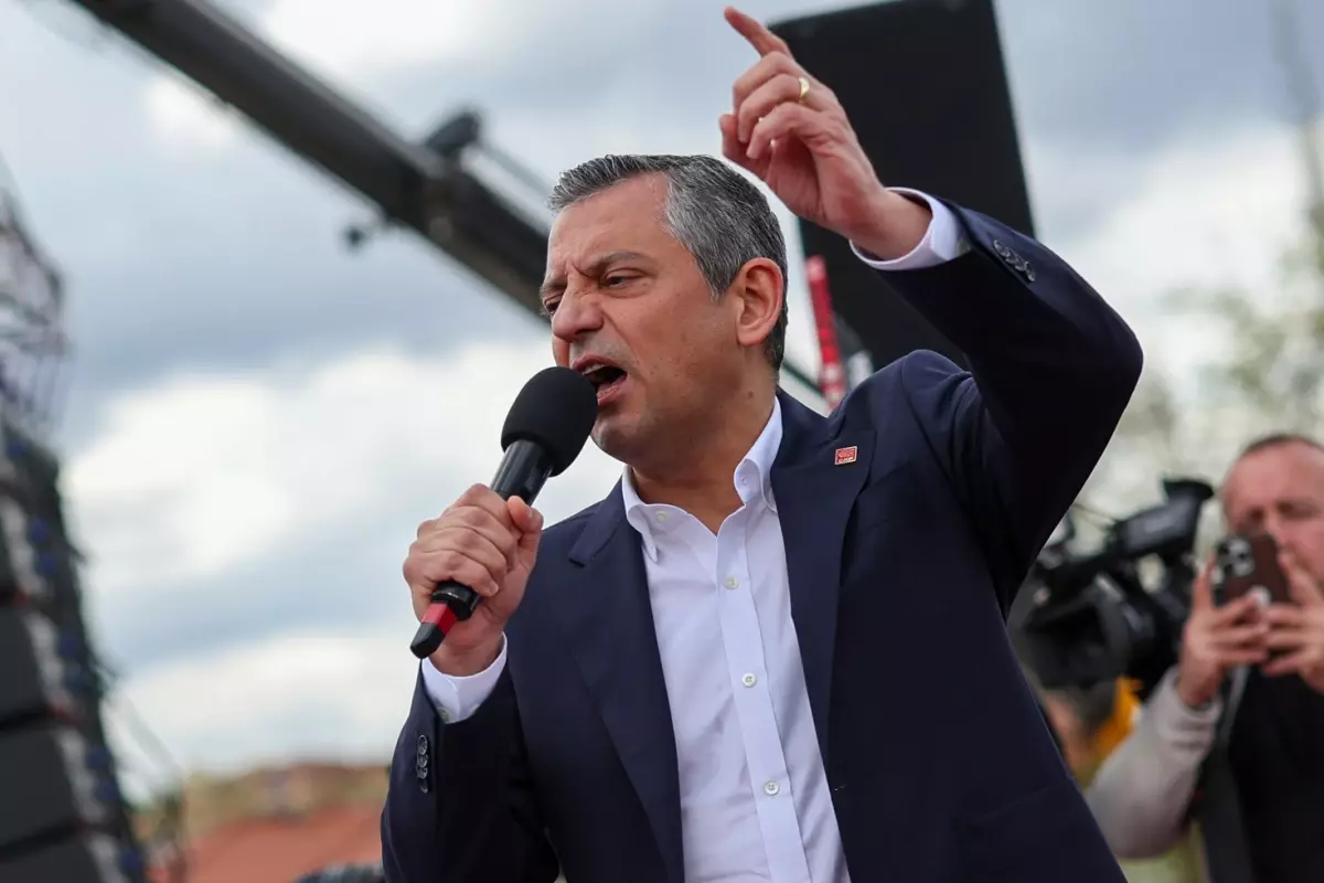 Özgür Özel: Terörsüz Türkiye'ye evet diyoruz, silahların bırakılmasını bekliyoruz