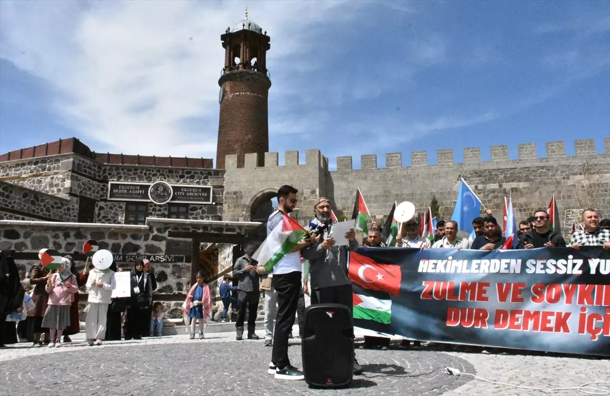 Erzurum'da hekim ve sağlıkçılar Gazze için yürüdü