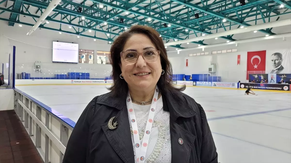 Samsun'da Artistik Buz Pateni Yarışması Başladı