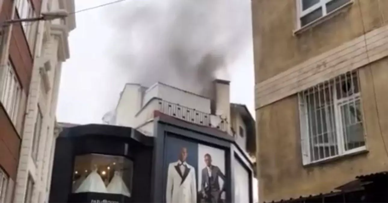 Bursa'da Gelinlikçi Yangını Paniğe Neden Oldu
