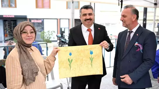 Bursa'da Geleneksel Erguvan Bayramı Coşkuyla Kutlandı