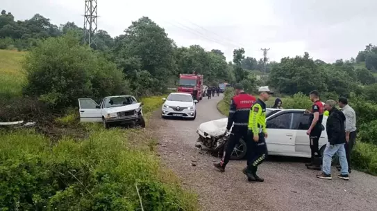 Çanakkale'de Kafa Kafaya Çarpışma: 2 Yaralı