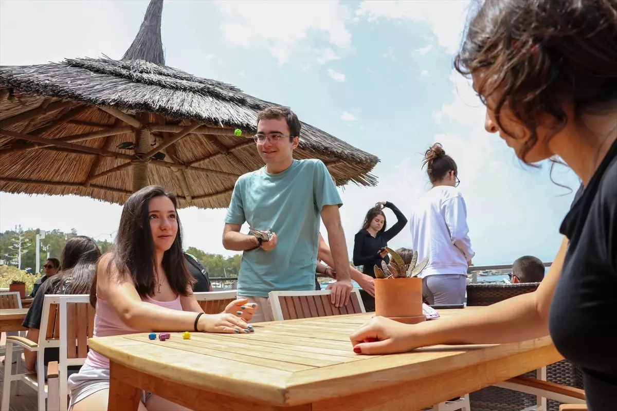 Gençler Geleneksel Oyunları İzmir'de Öğrendi