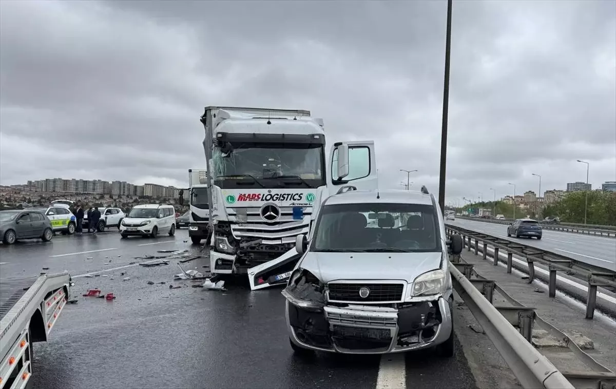 Avcılar'da Zincirleme Kaza: Ulaşım Aksadı
