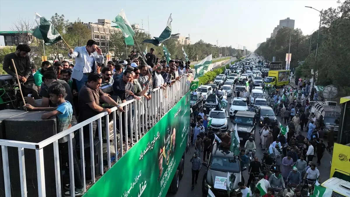 Pakistan'da Orduya Destek Gösterileri