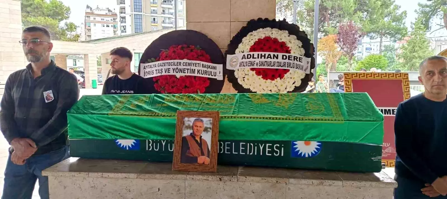 Antalya'nın Sevilen Gazetecisi Celal Vecel Hayatını Kaybetti
