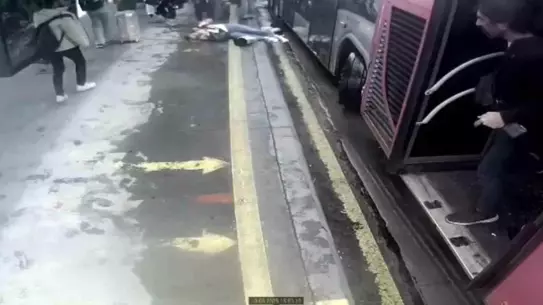 Beylikdüzü'nde Metrobüs Kazası: 1 Ölü, 20 Yaralı
