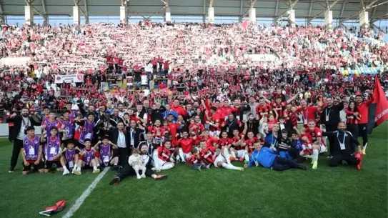 Bakan Bak, Gençlerbirliği'ni Tebrik Etti