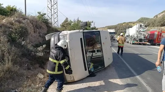 Hatay'da Minibüs Çarpışması: 3 Yaralı