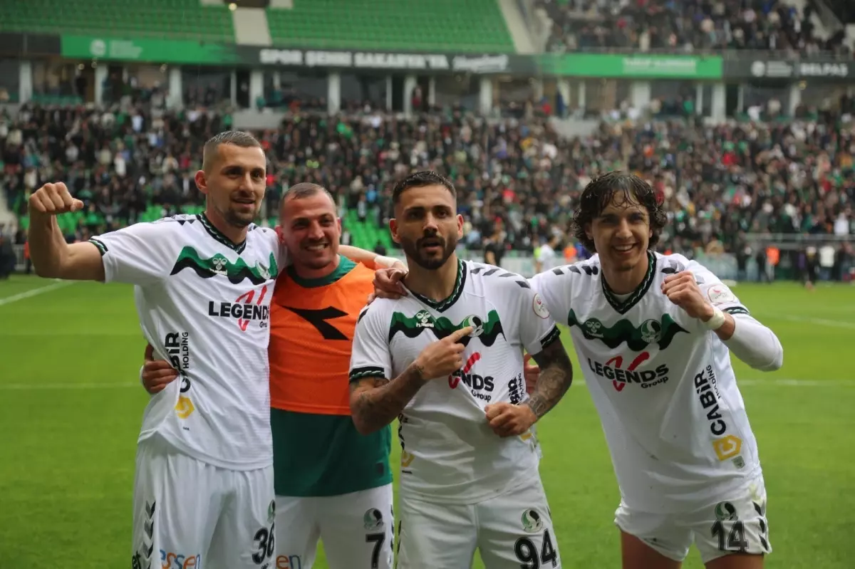 Sakaryaspor, Esenler Erokspor'u 2-0 Yendi
