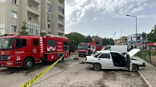 Uşak'ta Koca Evi ve Araçları Yaktı