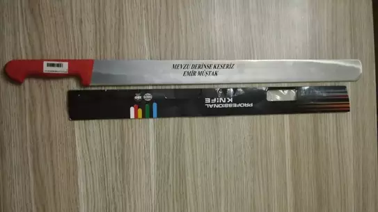 Bıçağında Dikkat Çeken Yazı