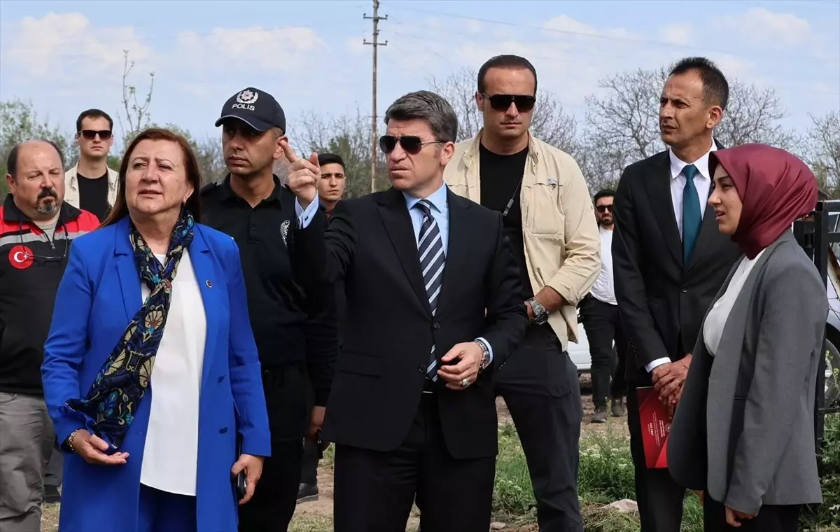 Vali Bakan'dan Mevsimlik İşçilere Destek