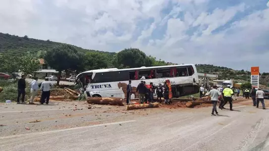 Çanakkale'de Trafik Kazası: 8 Ölü