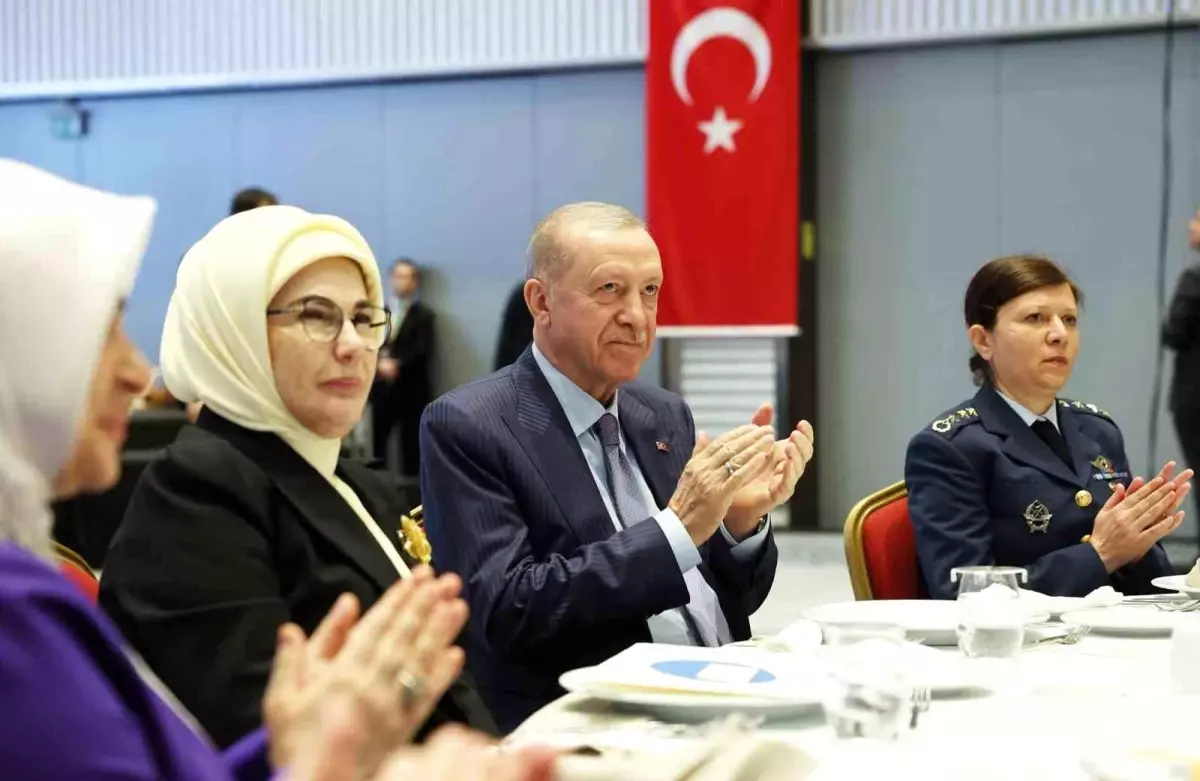 Emine Erdoğan'dan 'Anneyle Güçlü Aile, Aileyle Güçlü Türkiye' Programına Katılım
