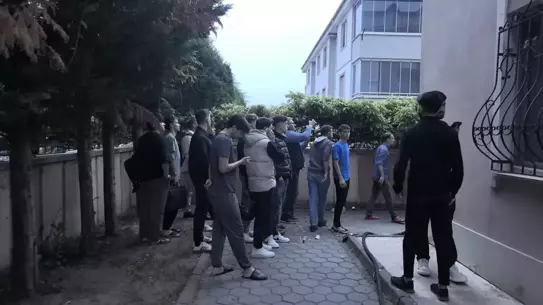 İnegöl'de Yurt Yangını: 3 Öğrenci Dumandan Etkilendi