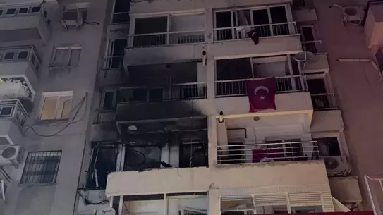 İzmir'de Apartman Patladı: 4 Yaralı