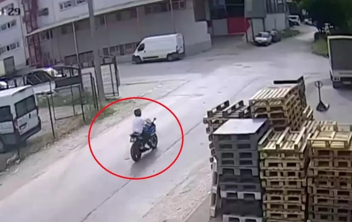 Bursa'da Motosiklet Kazası: 2 Yaralı