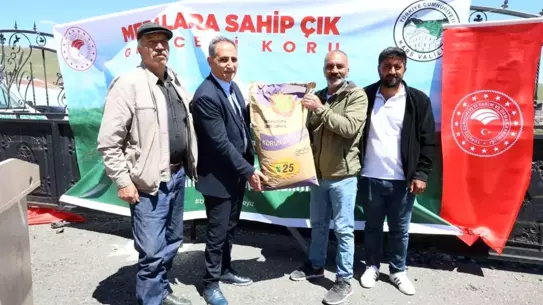 Kars'ta 60 Ton Korunga Tohumu Dağıtıldı