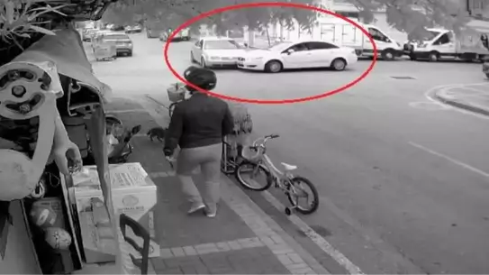 Manavgat'ta trafik kazası: Tabela engeli