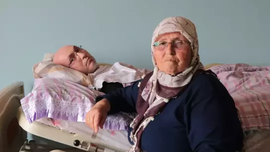 16 Yıldır Oğluna Bakıyor