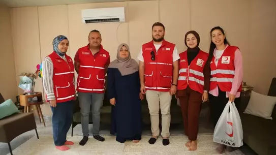 Kızılay'dan Anneler Günü Ziyareti