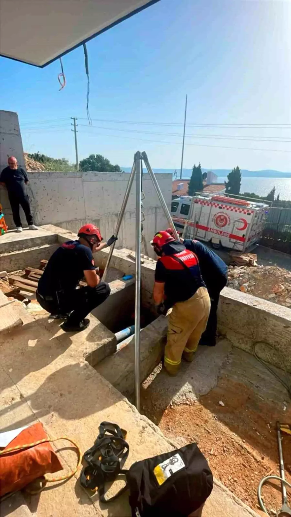 Çeşme'de Kuyuya Düşen Kadın Kurtarıldı