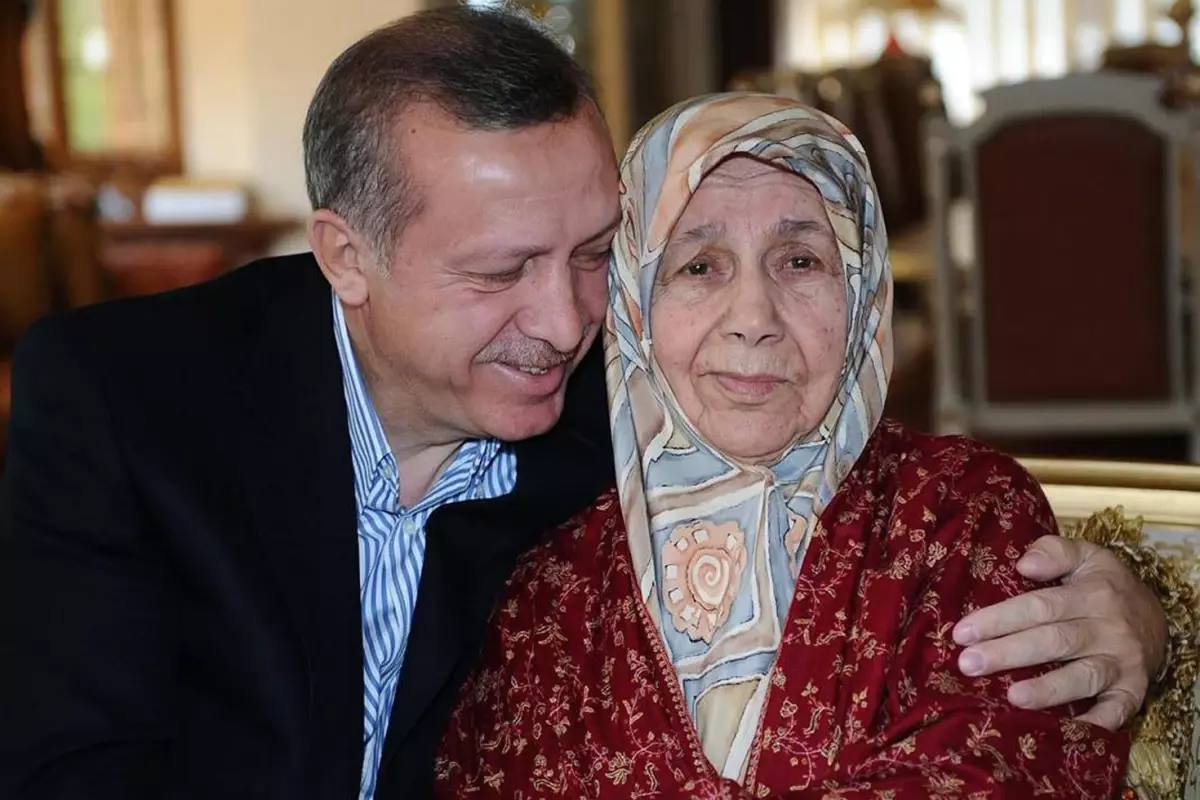 Cumhurbaşkanı Erdoğan'dan "Anneler Günü" mesajı