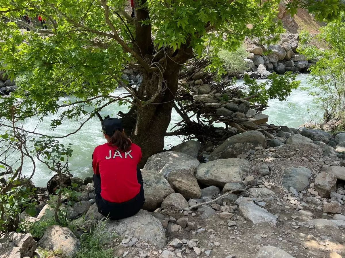 Yüksekova'da Kaybolan Genç İçin Arama Devam Ediyor