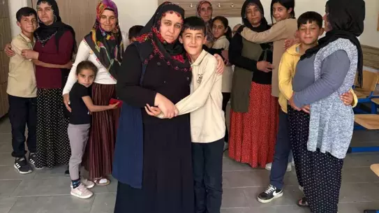 Çocuklar Anneleriyle Duygusal Bir Oyun Oynadı