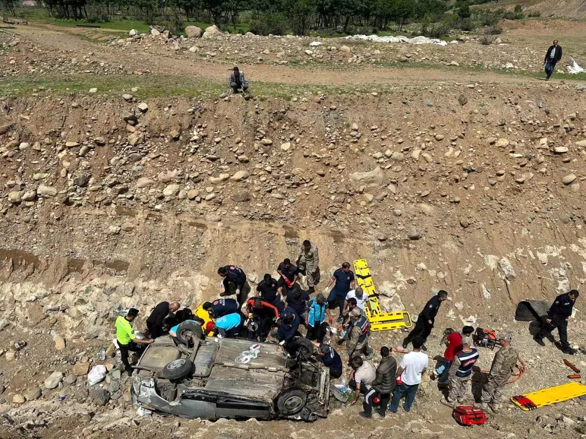 Bingöl'de Dereye Uçan Otomobilde 7 Yaralı