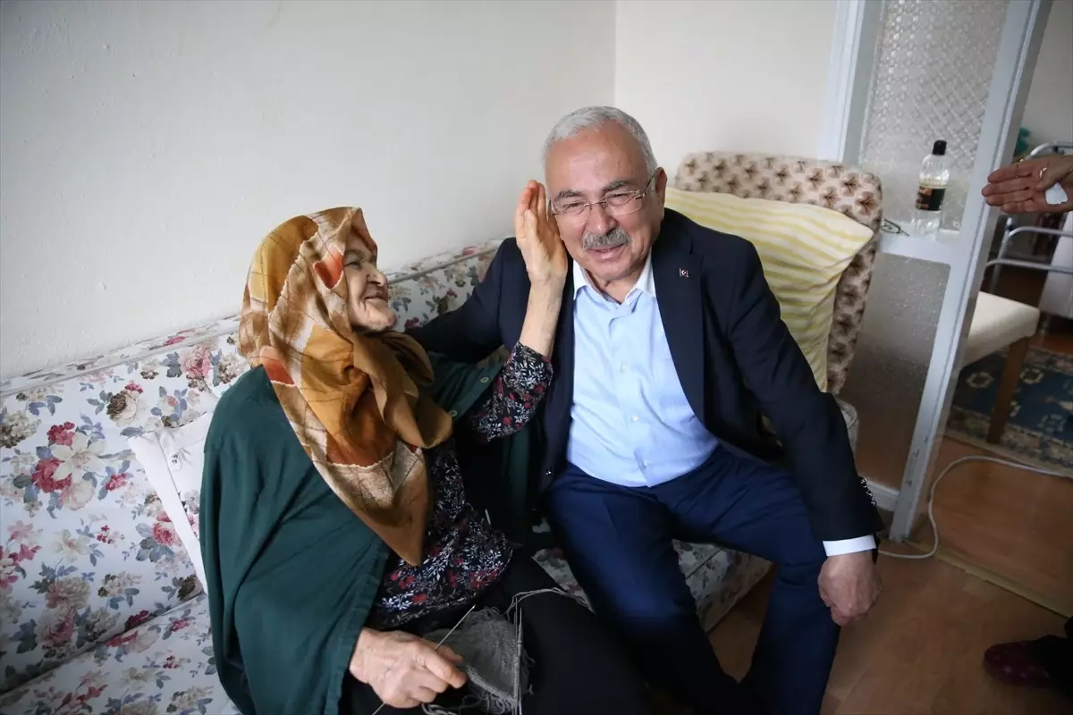 110 Yaşındaki Hayriye Aybastı'na Anneler Günü Ziyareti