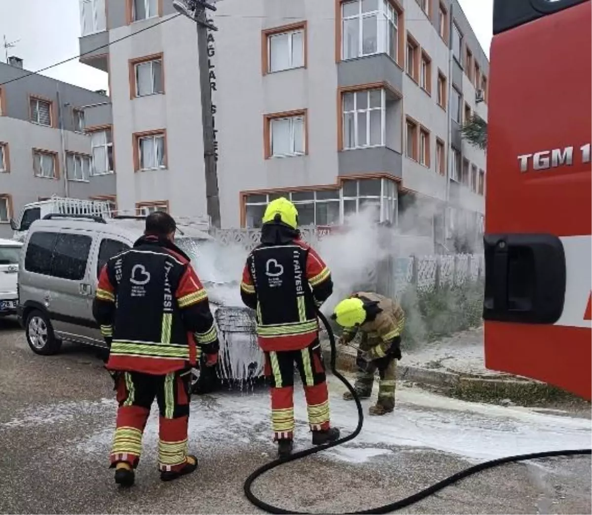 Bandırma'da Park Halindeki Araçta Yangın