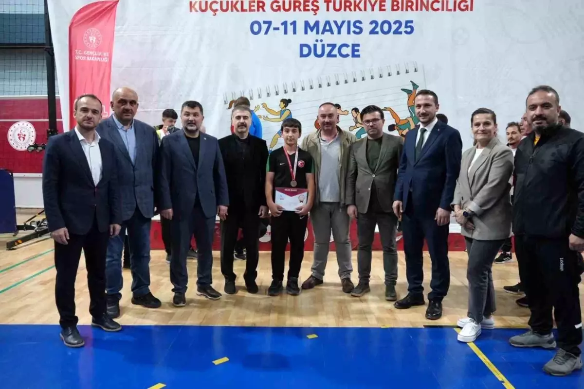 Düzce'de Güreş Türkiye Birinciliği Tamamlandı