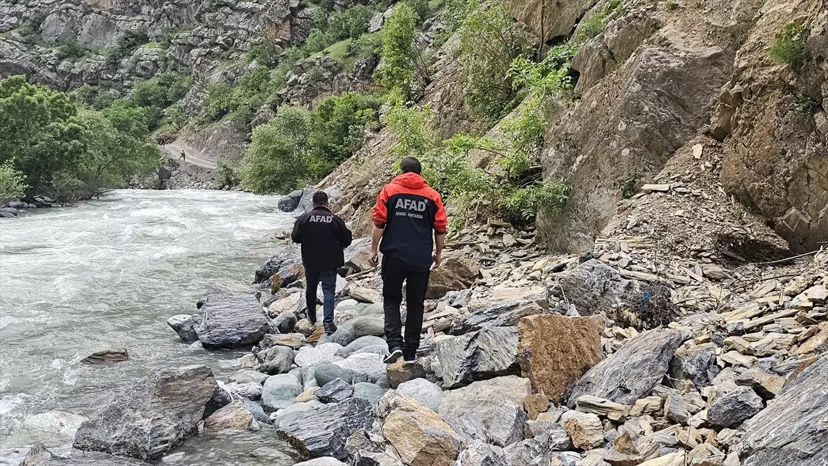 Yüksekova'da Kaybolan Genç İçin Arama Devam Ediyor