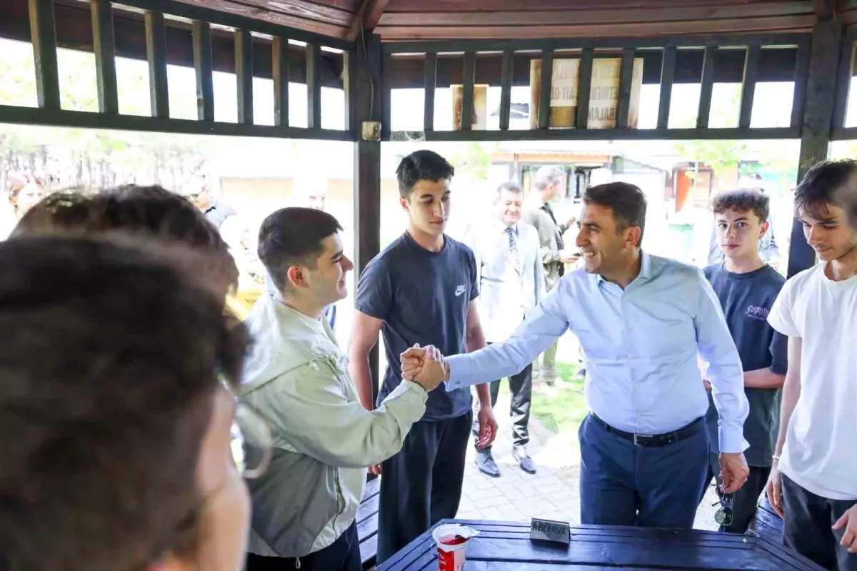 Vali Aygöl'den Öğrencilere Moral Desteği