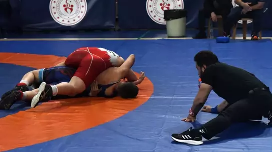 Okul Sporları Güreş Şampiyonası Düzce'de Tamamlandı